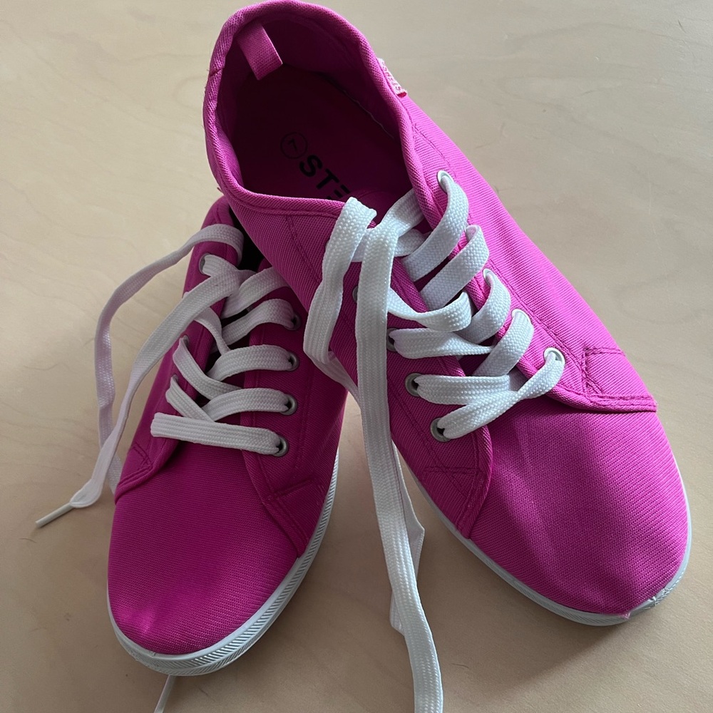 🌸 5/$20 - Size 7 - Canvas Sneakers - Worn Once